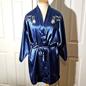 Vintage Val Mode blue satin robe with white enbroidery. Tie at the waist. Size L